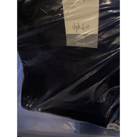 Style & Co Women's Plus Size 16W High-Rise Classic Straight Jeans, Black, NwT - Picture 2 of 3